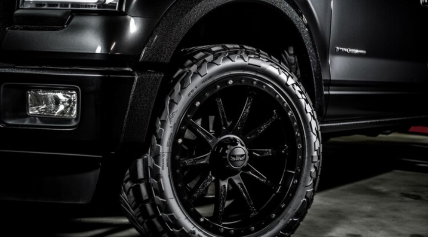 Premium AI Image A black suv with the word nissan on the front wheel